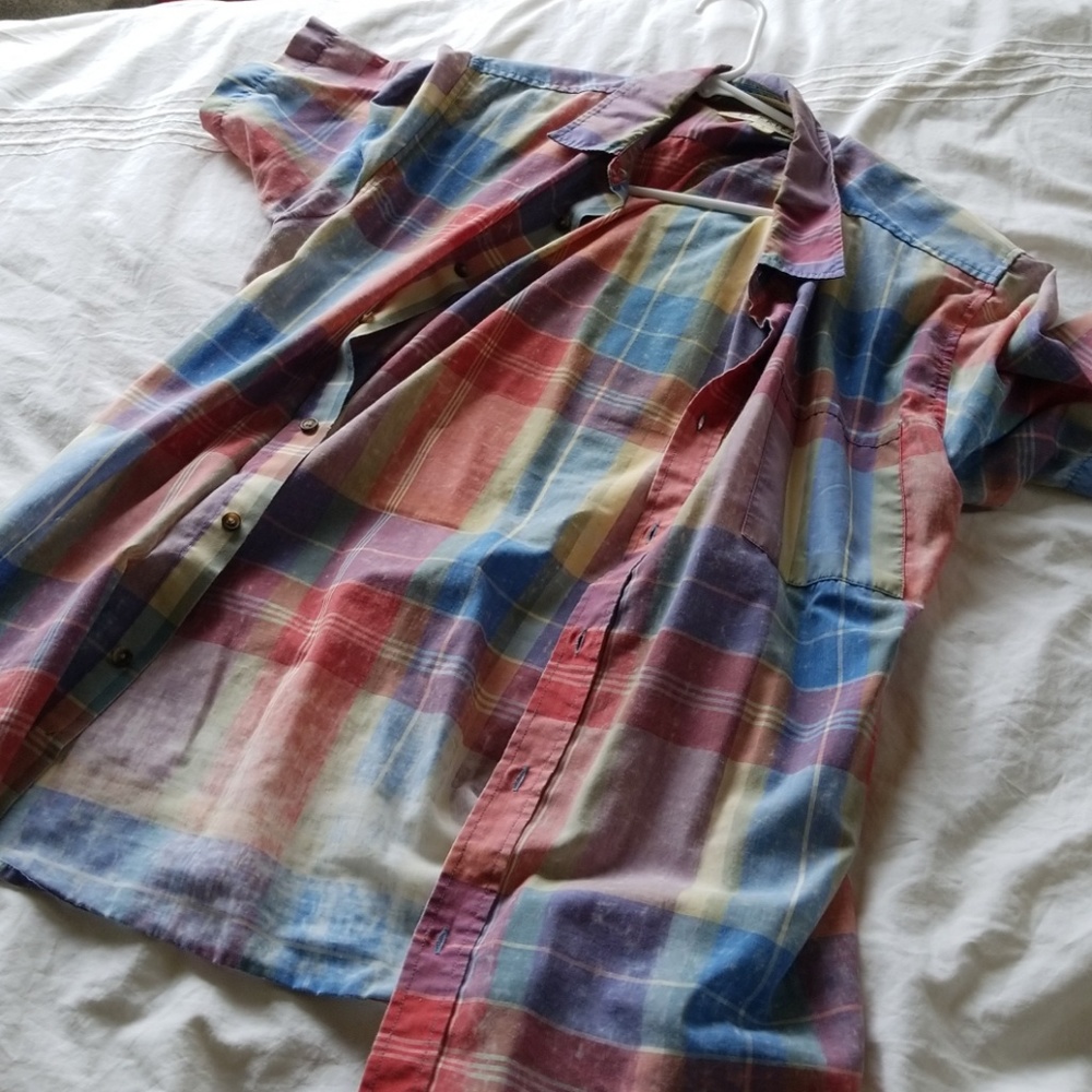 Short sleeve button up